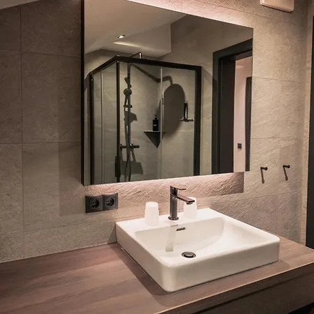 Апартаменти Hutegger *